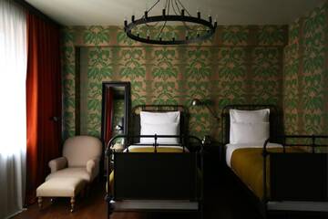Двухместный номер с 2 отдельными кроватями и видом на сад в Отеле Rooms Hotel Tbilisi